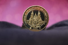 Moneda conmemorativa catedral dorada